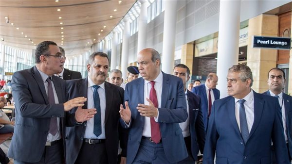 جولة وزير الطيران