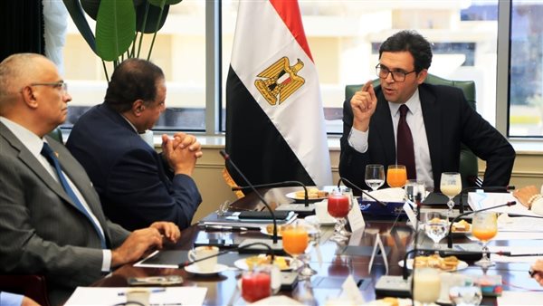 وزير الثقافة يجتمع