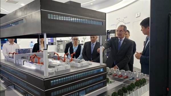 جولة وزير الاتصالات