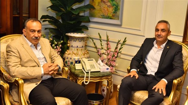 لقاء محافظ أسيوط