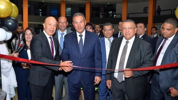 أثناء الافتتاح