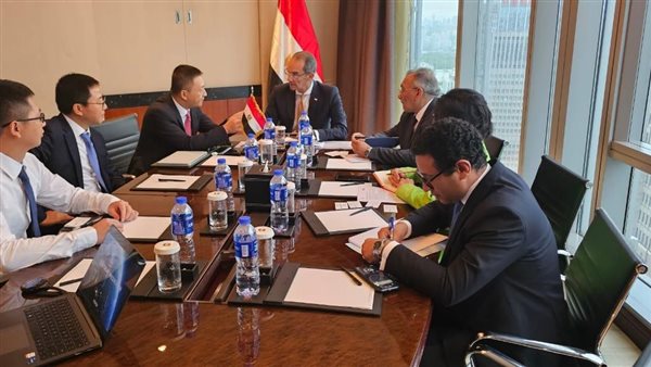 اجتماع  وزير الاتصالات