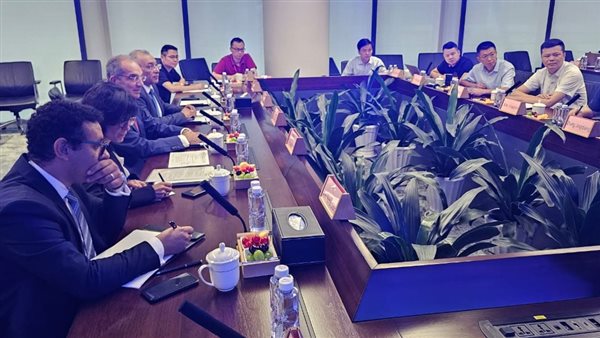 لقاء وزير الاتصالات