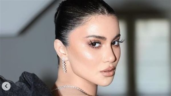 الفنانة هدي الإتربي