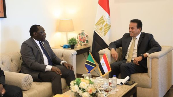 وزير الصحة وسفير