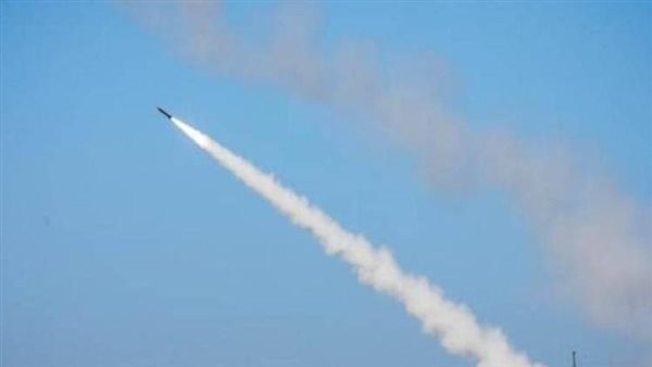 إطلاق رشقة صاروخية