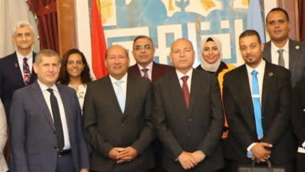 لقاء المحافظ