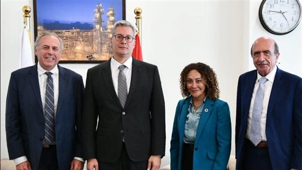 وزير البترول خلال