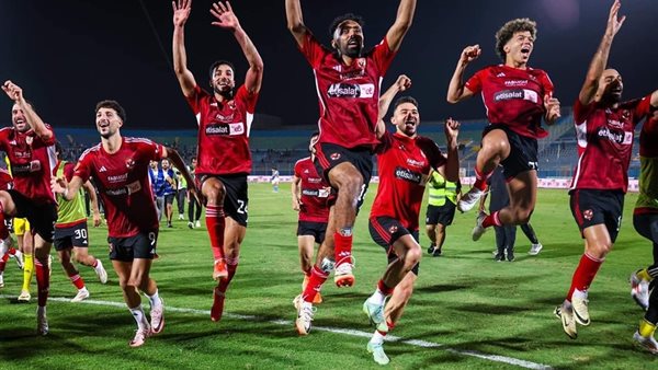 الأهلي يتوج بطلاً