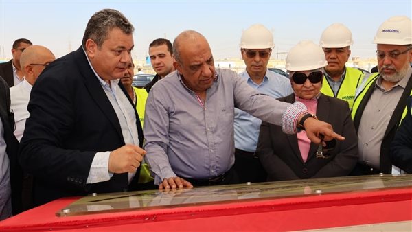 وزير الكهرباء يتفقد