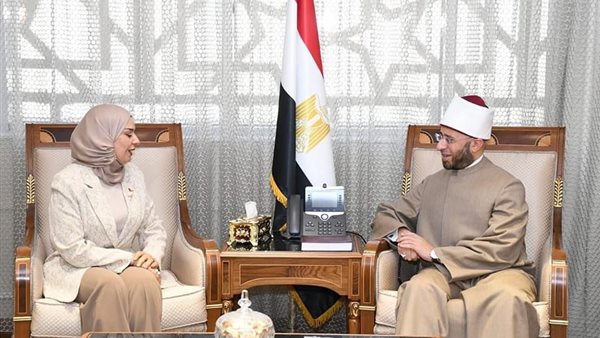  وزير الأوقاف وسفيرة