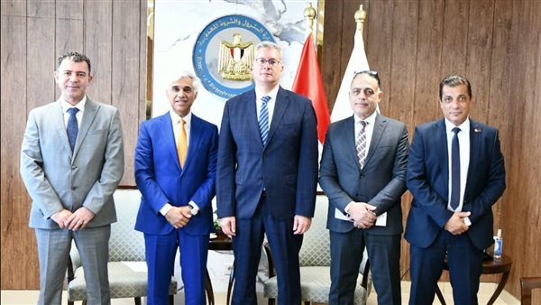 لقاء وزير البترول