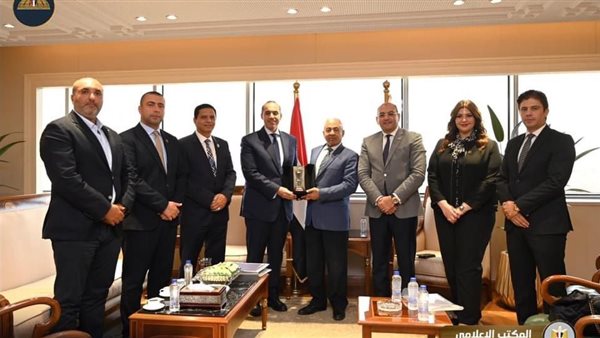 لقاء وزير الشئون