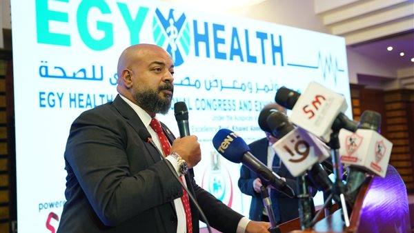 الدكتور عمرو عبد