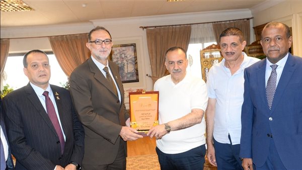 محافظ أسيوط