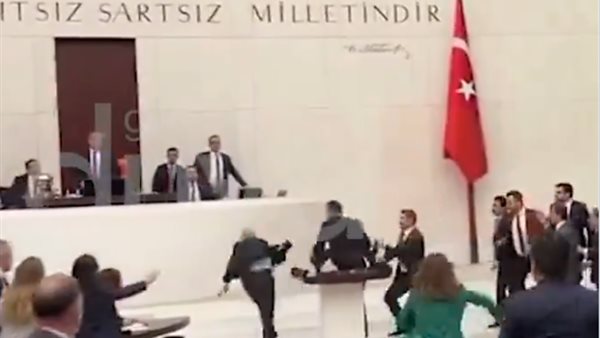 جانب من الخناقة 