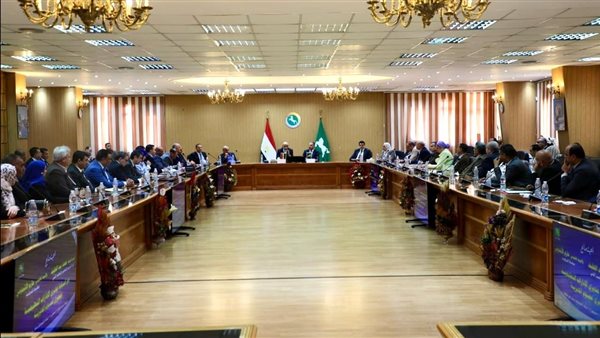 لقاء المحافظ والوزير