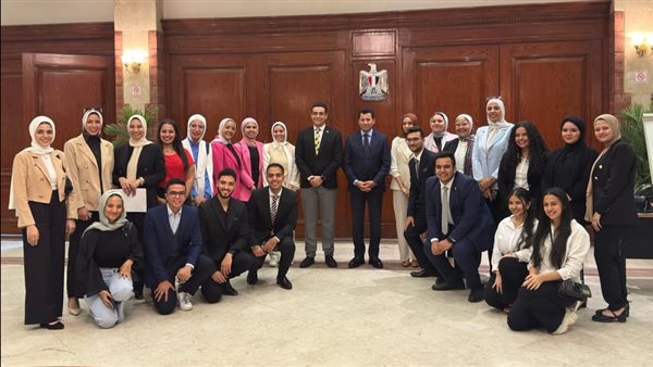  وزير الشباب