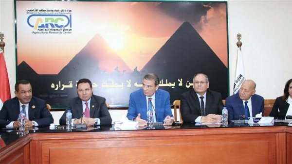 وزير الزراعة خلال