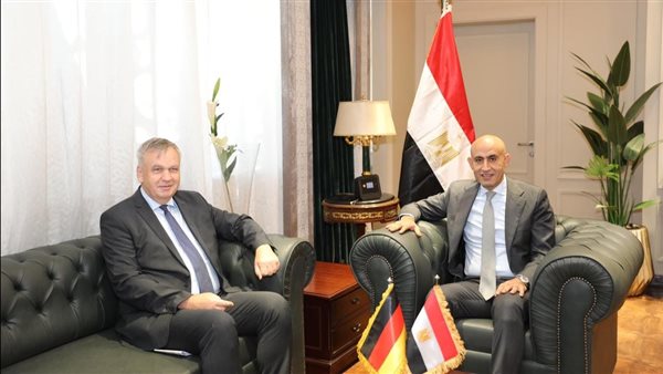 وزير التعليم والسفير