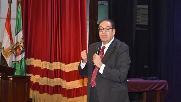 رئيس جامعة القاهرة