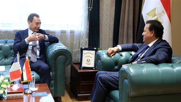 وزير الصحة والسفير