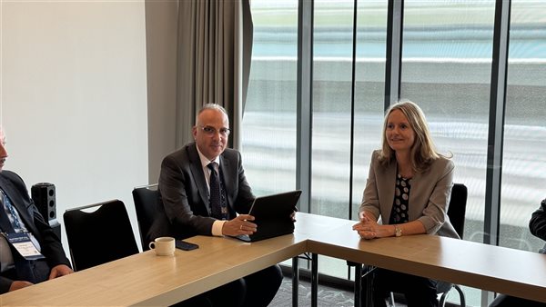 وزير الري خلال اللقاء