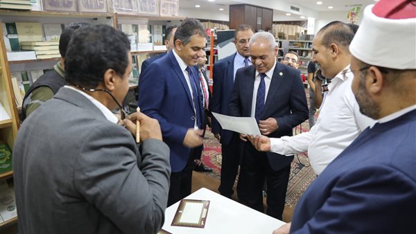 معرض الكتاب بنادي