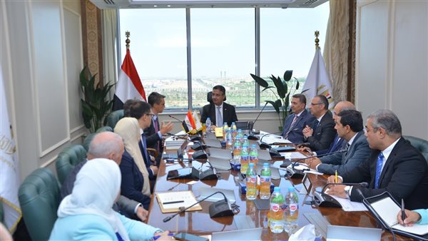 اجتماع وزير التموين