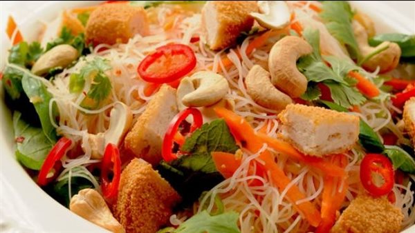 سلطة الدجاج الآسيوي