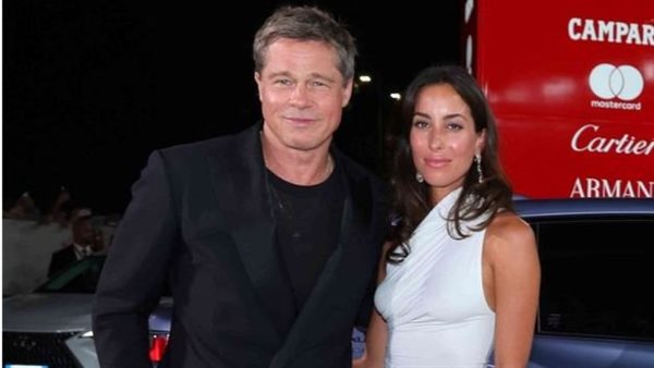 براد بيت وحبيبته