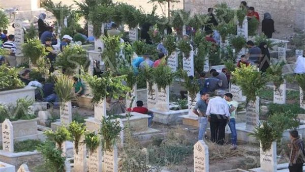 حكم زيارة القبور