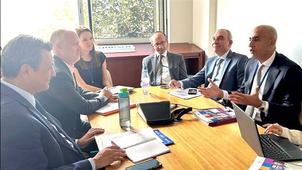 اجتماع وزير التربية