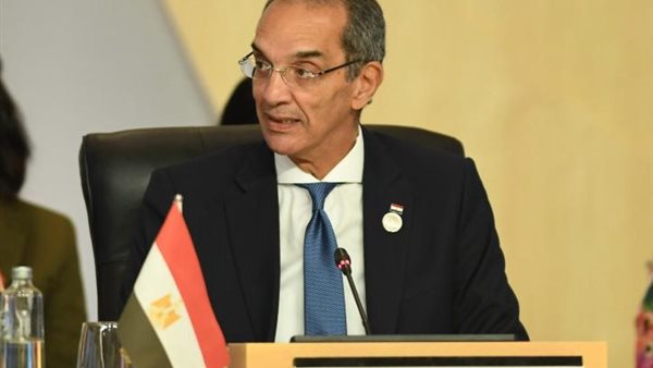 الدكتور عمرو طلعت