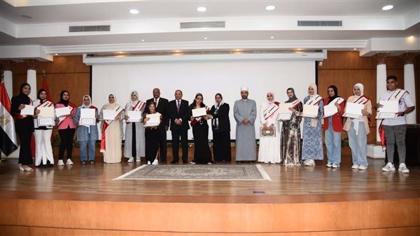 محافظ بورسعيد يكرم