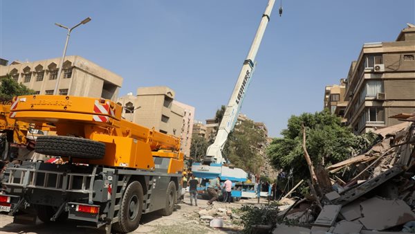 انهيار عقار بشارع