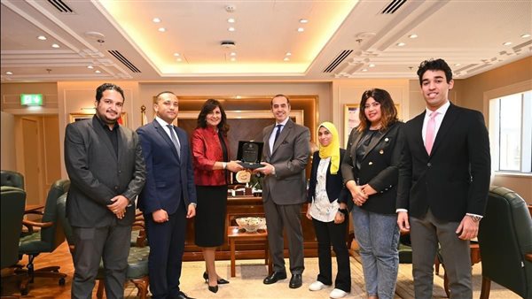 لقاء وزير الشئون