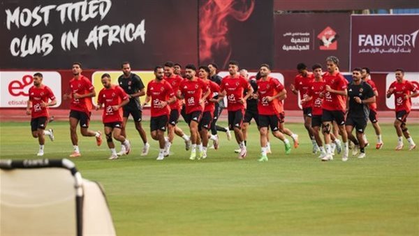 جانب من تدريبات فريق