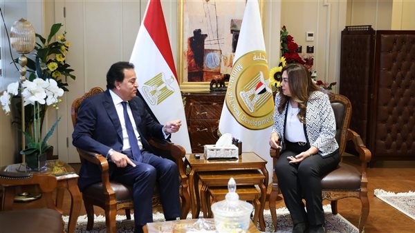 وزير الصحة يعقد اجتماع