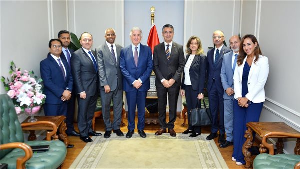 لقاء وزير التموين