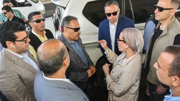 وزيرة البيئة ومحافظ