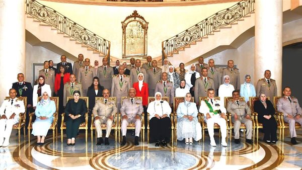 وزير الدفاع يكرم