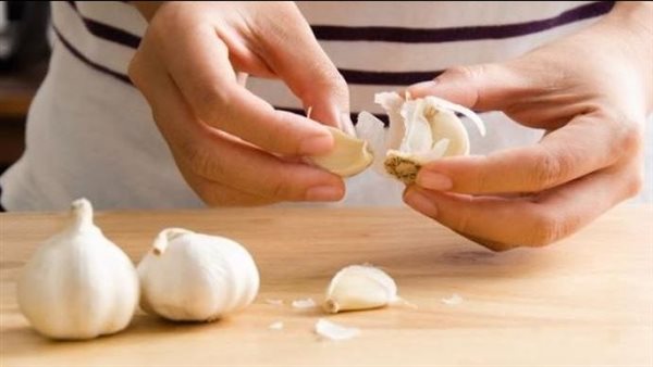تقشير الثوم 