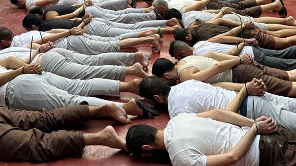 الأسرى بالسجن