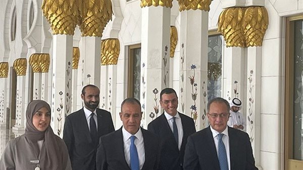 وزير الخارجية يزور