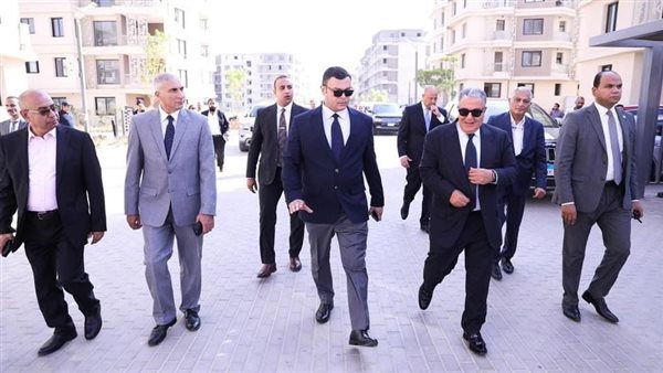 وزير الإسكان 