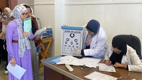 الكشف الطبي على الطلاب