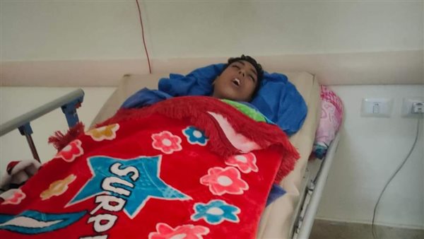 طالب يعتدي على آخر