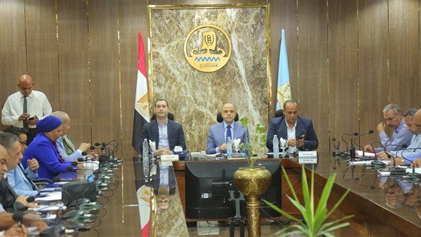 محافظ كفرالشيخ يعقد