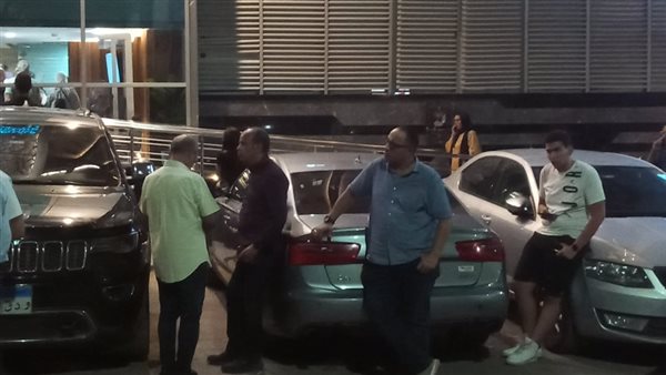 الجماهير تنتظر جثمان